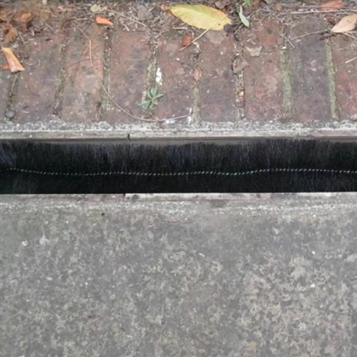 Hedgehog Gutter Brush Leaf and Debris Guard 2 x 4M Hedgehog Gutter Brush Leaf and Debris Guard 2 x 4M