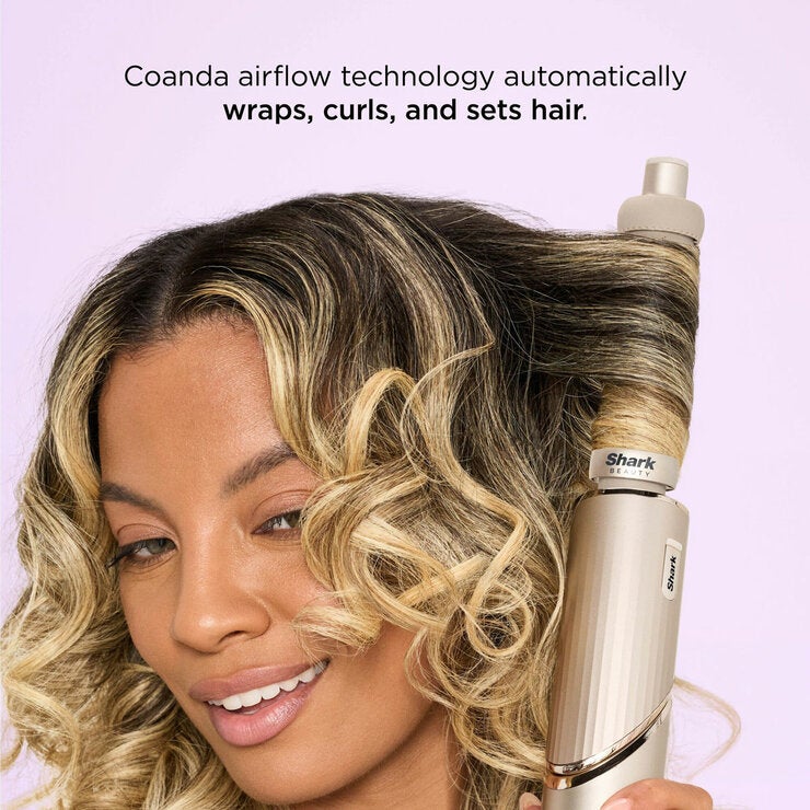Lifestyle image showing Coanda airflow technology Lifestyle image showing Coanda airflow technology