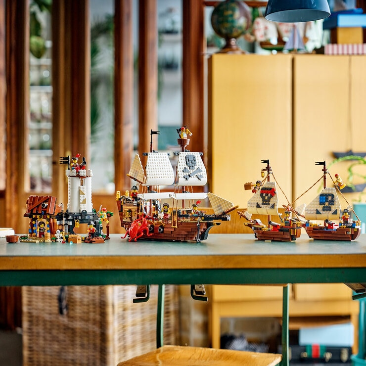 LEGO Creator 3-in-1 Iconic Pirate Ship - Model 31387 (9+ Years) LEGO Creator 3-in-1 Iconic Pirate Ship - Model 31387 (9+ Years)