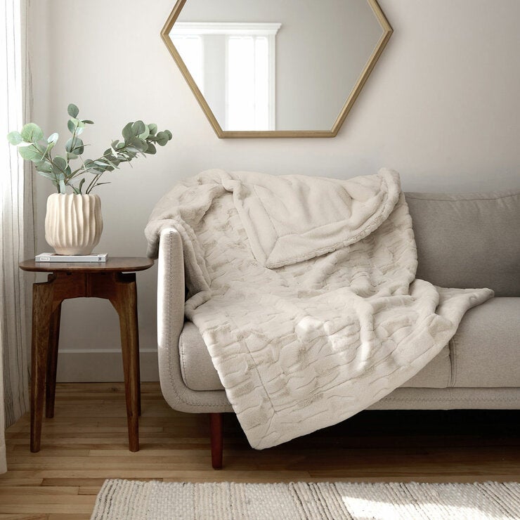 Safdie Luxury Faux Rabbit Fur Throw In 4 Colours, 127 x 178 cm Safdie Luxury Faux Rabbit Fur Throw In 4 Colours, 127 x 178 cm