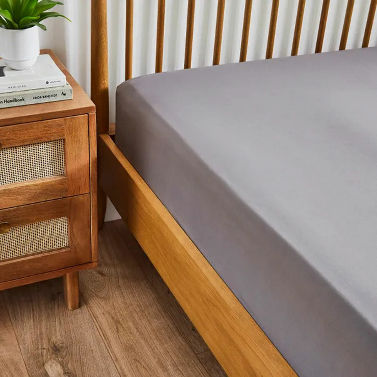 Hotel Signature 300 Thread Count Fitted Sheets 2 Pack in 2 Colours, Double