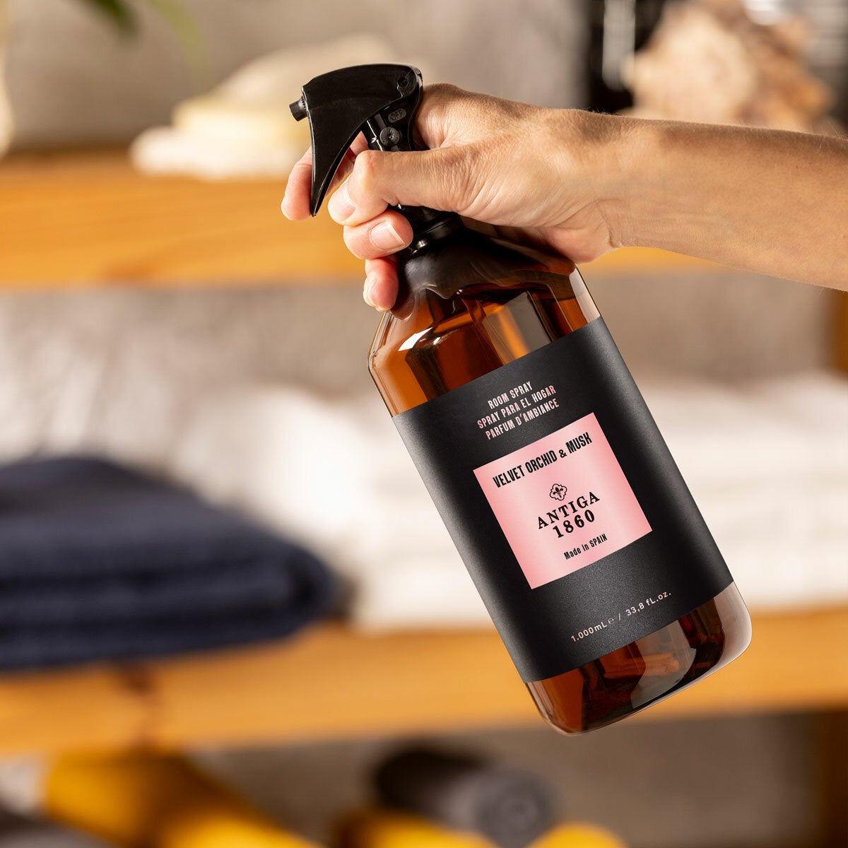 Antiga 1860 Home Textile & Room Spray, 1L in 2 Scents Antiga 1860 Home Textile & Room Spray, 1L in 2 Scents