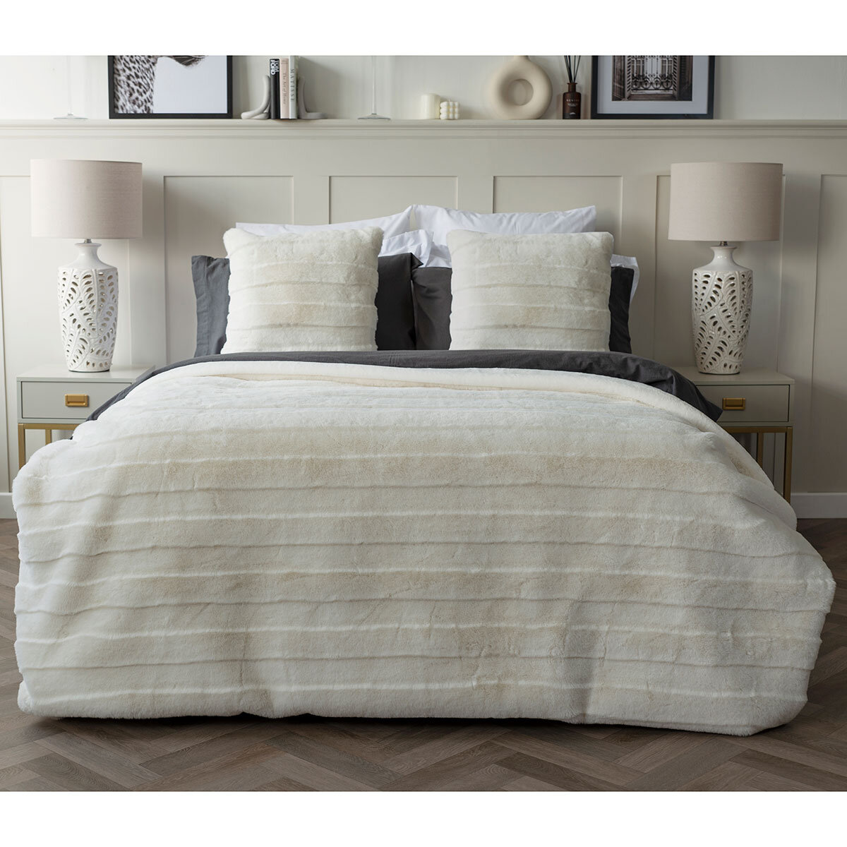 Belledorm Alaska Faux Fur Throw in White, 150 x 200 cm