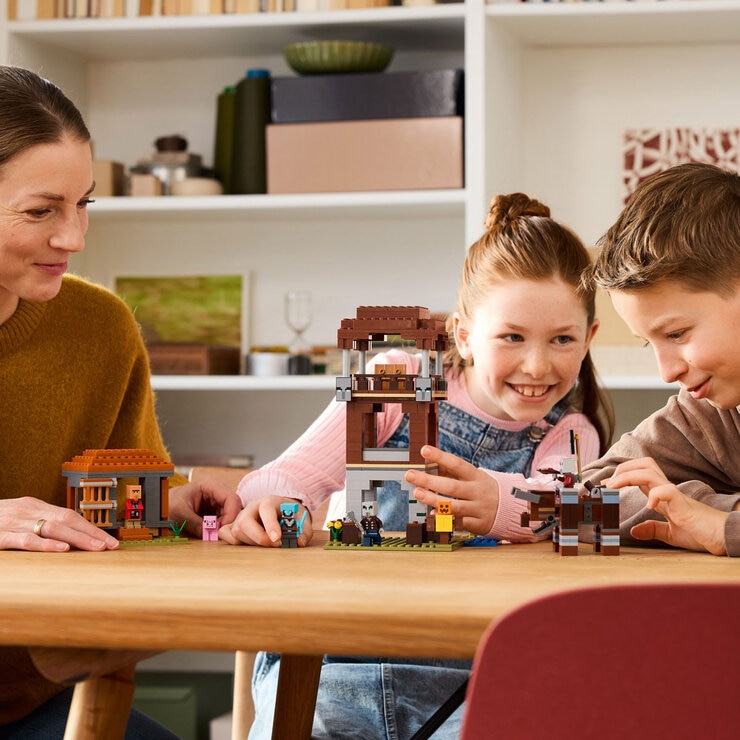 LEGO Minecraft The Pillager Outpost and Ravager - Model 21278 (9+ Years)