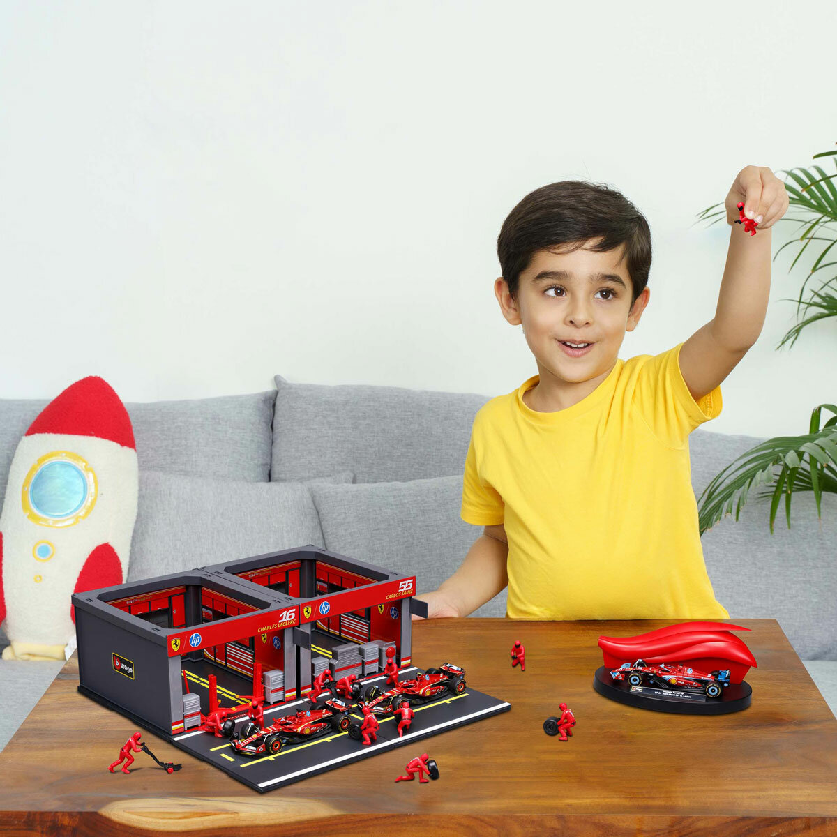 1:43 Formula 1 Deluxe Paddock Set - Ferrari (6+ Years)