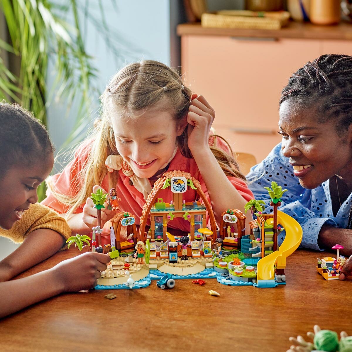 LEGO Friends Family Holiday Beach Resort - Model 42673 (8+ Years)