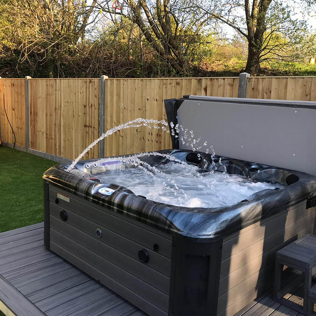 Blue Whale Spa Kingsbury 110-Jet 6 Person Hot Tub - Delivered and Installed