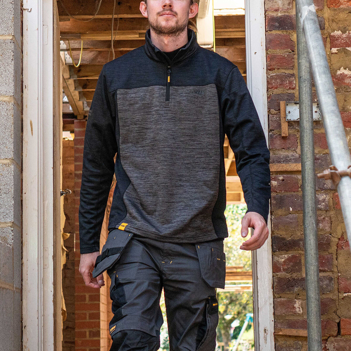 DeWalt Men's Andover 1/4 Zip in Grey