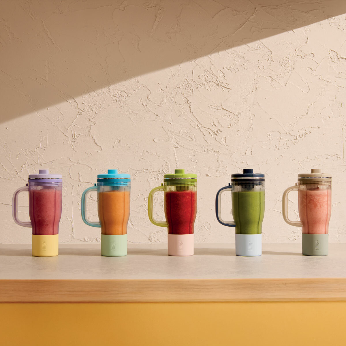 Lifestyle image of Ninja BlendBoss 710ml Travel Tumbler Lifestyle image of Ninja BlendBoss 710ml Travel Tumbler