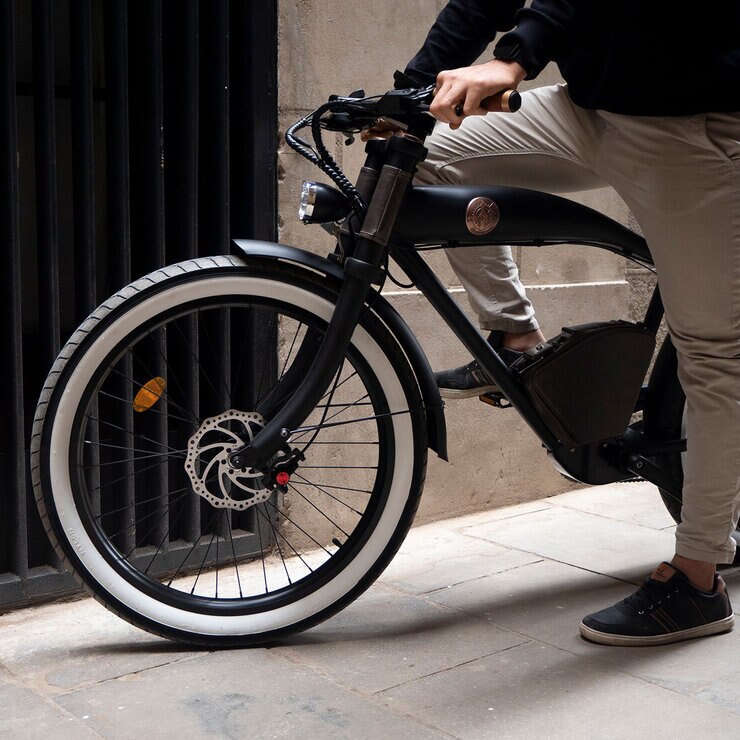 Rayvolt Clubman E-Bike with Lights, Leather Bag, Set Up Assistance and First Year Inspection in Shadow Black Rayvolt Clubman E-Bike with Lights, Leather Bag, Set Up Assistance and First Year Inspection in Shadow Black