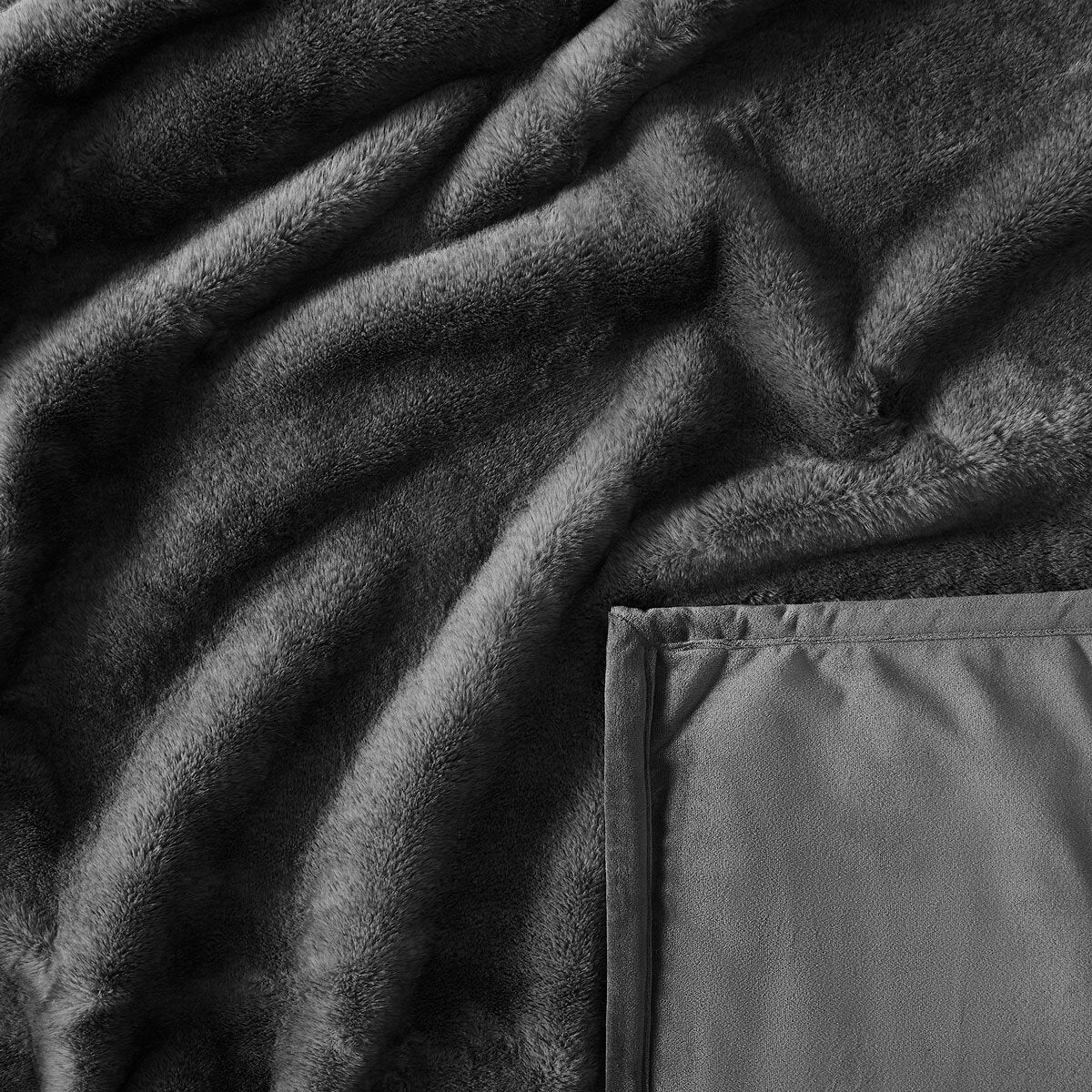 Mon Chateau Faux Fur Throw in 4 Colours, 152 x 177 cm Mon Chateau Faux Fur Throw in 4 Colours, 152 x 177 cm