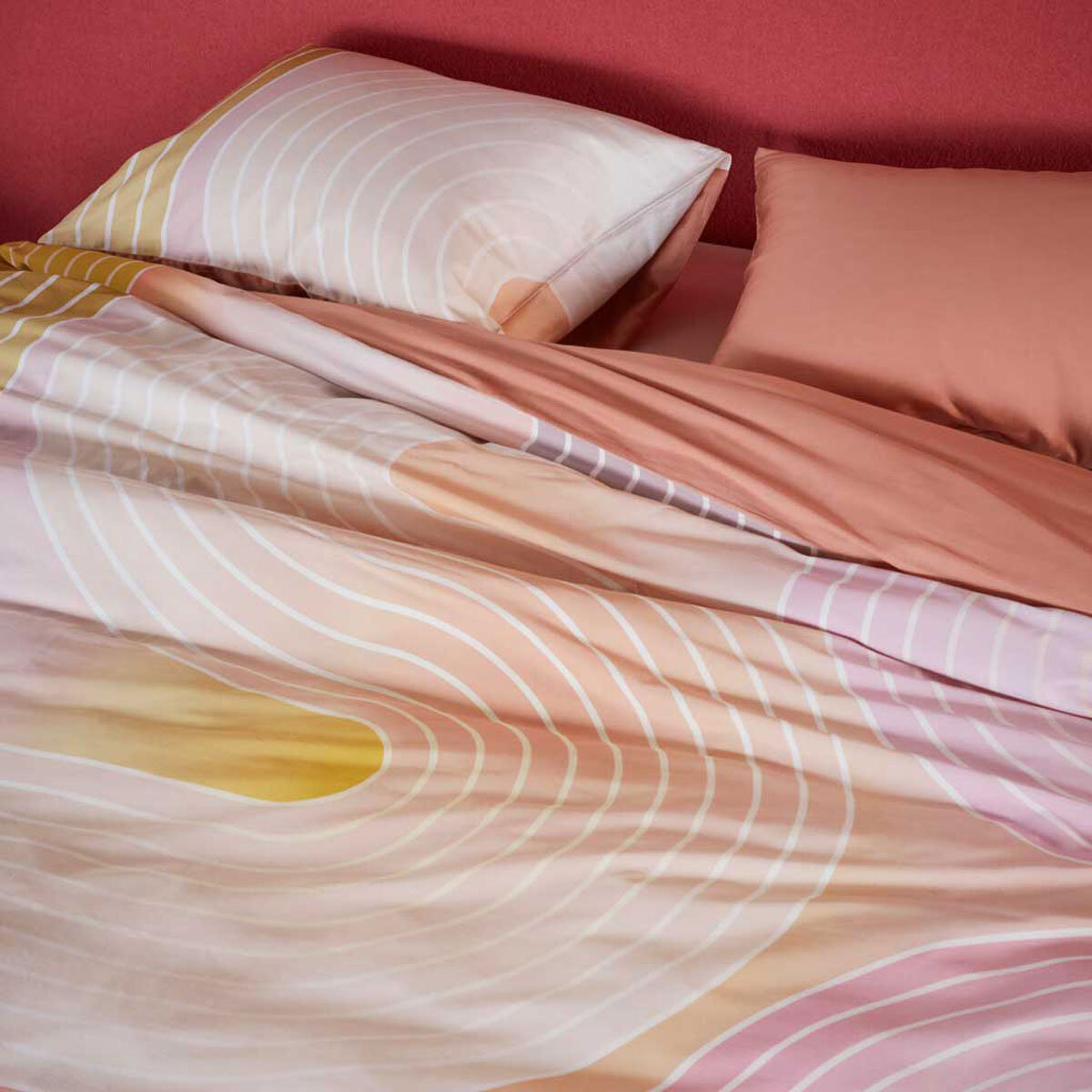 Bedding House Dutch Design Curves Coral Duvet Set in 3 Sizes