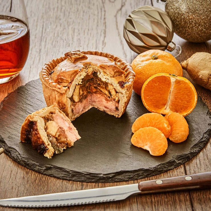 Topping's Pies Christmas Pork Pies, 6 x 200g Topping's Pies Christmas Pork Pies, 6 x 200g