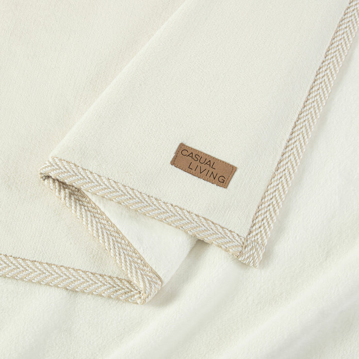Casual Living Luxe Plush Throw in Ivory, 127 x 178 cm Casual Living Luxe Plush Throw in Ivory, 127 x 178 cm