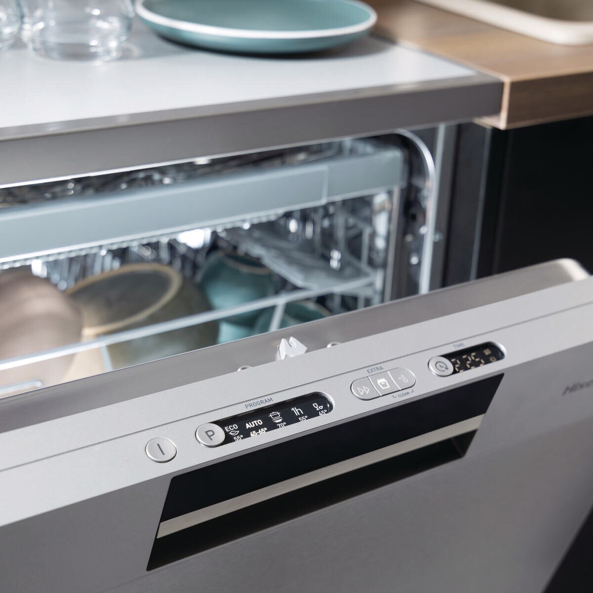 Hisense HS661C60XUK, 16 Place Settings Dishwasher, C Rated in Stainless