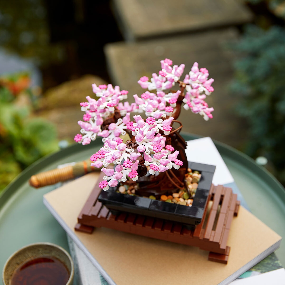 Lifestyle image lego flower bouquet