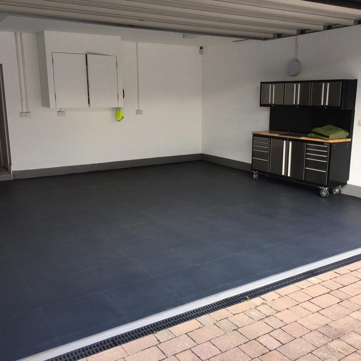 Klikflor X500 Garage Floor Tiles in Graphite (496 x 496 x 7mm) - 4 Pack