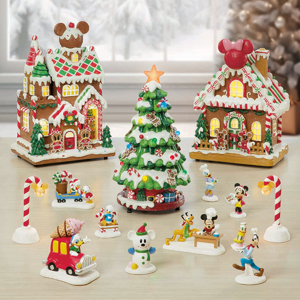 Disney Christmas Village with lights and music - 13 pcs
