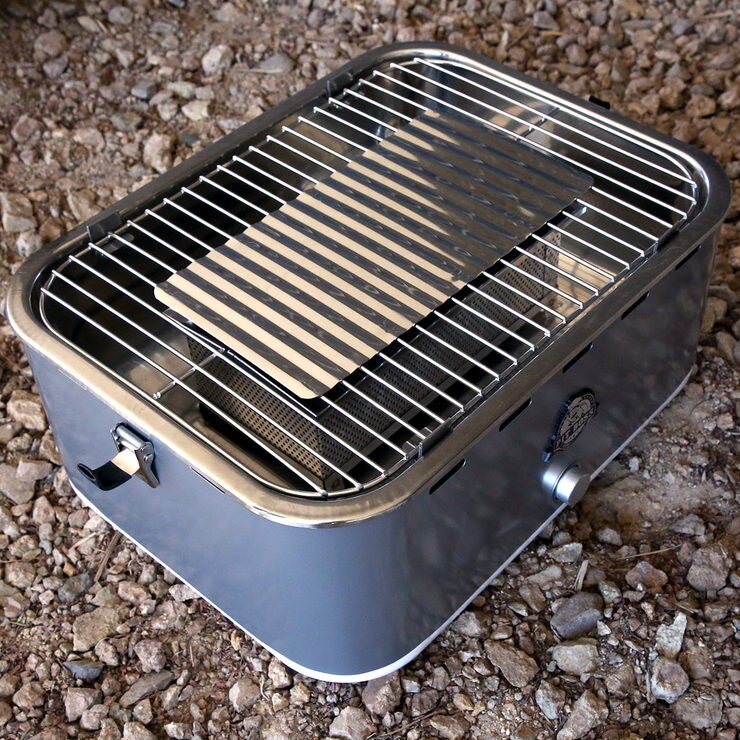 Pit Boss Grills 17" (44cm) Portable Charcoal Barbecue + Carry Bag