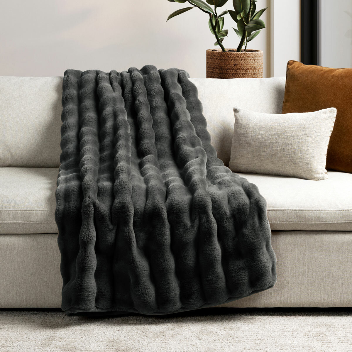 House & Home Bubble Faux Fur Throw in Grey, 152 x 177 cm