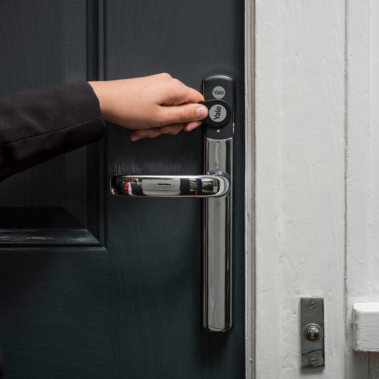 Yale Conexis L2 Smart Lock in Chrome with 4 Tags