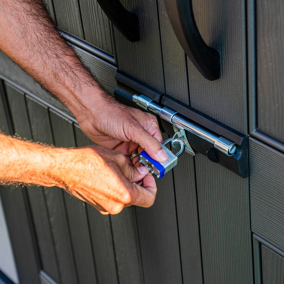 Lockable doors