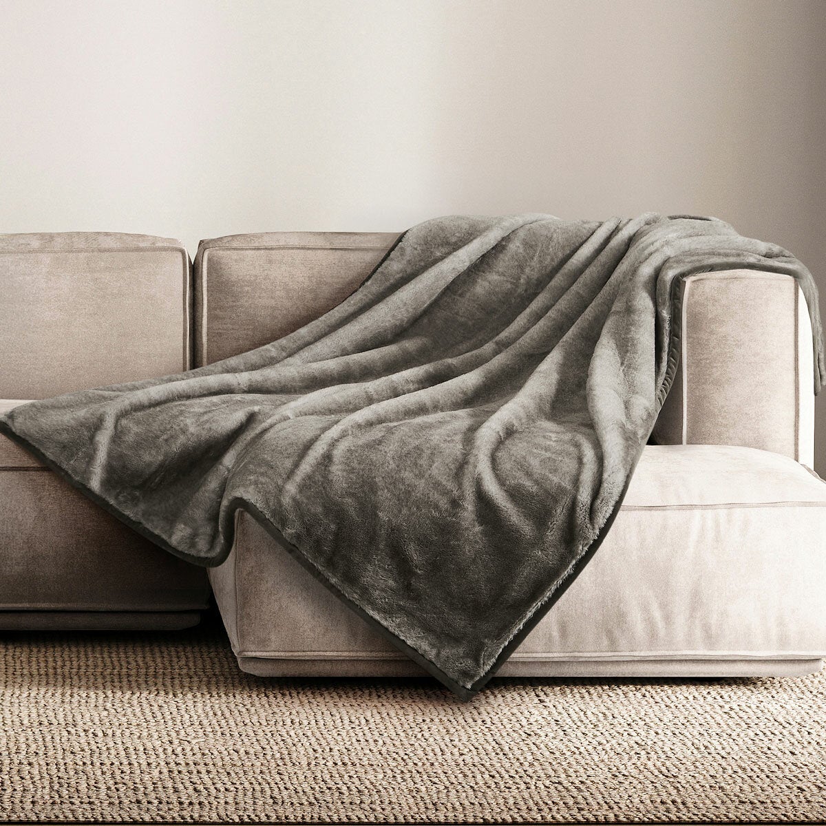 Mon Chateau Faux Fur Throw in 4 Colours, 152 x 177 cm Mon Chateau Faux Fur Throw in 4 Colours, 152 x 177 cm