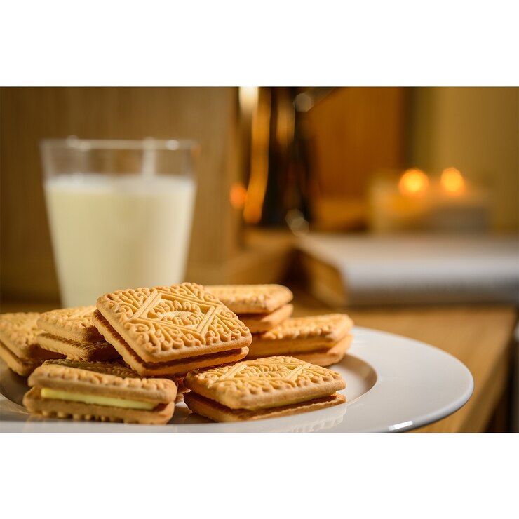 Hills Biscuits Big 8 Family Favourites, 2.2kg Costco UK