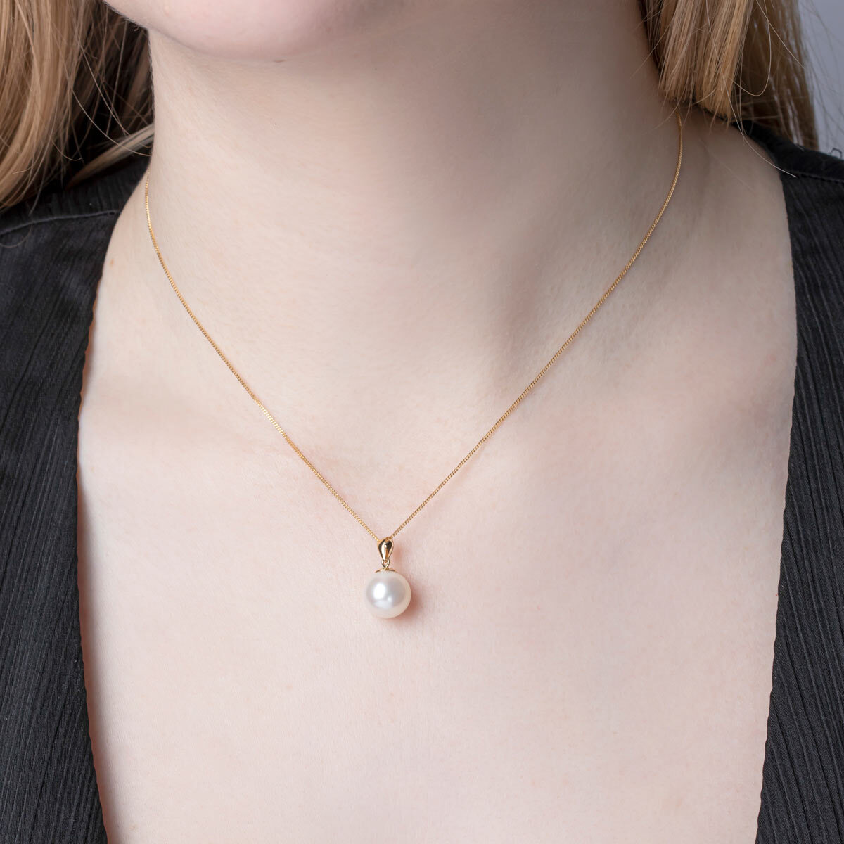 Freshwater White Pendant, 18ct Yellow Gold