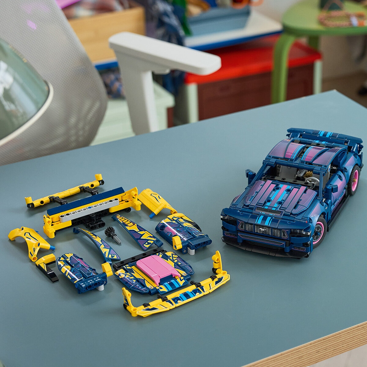 LEGO Technic Custom Garage Ford Mustang GT Car - Model 42236 (10+ Years) LEGO Technic Custom Garage Ford Mustang GT Car - Model 42236 (10+ Years)