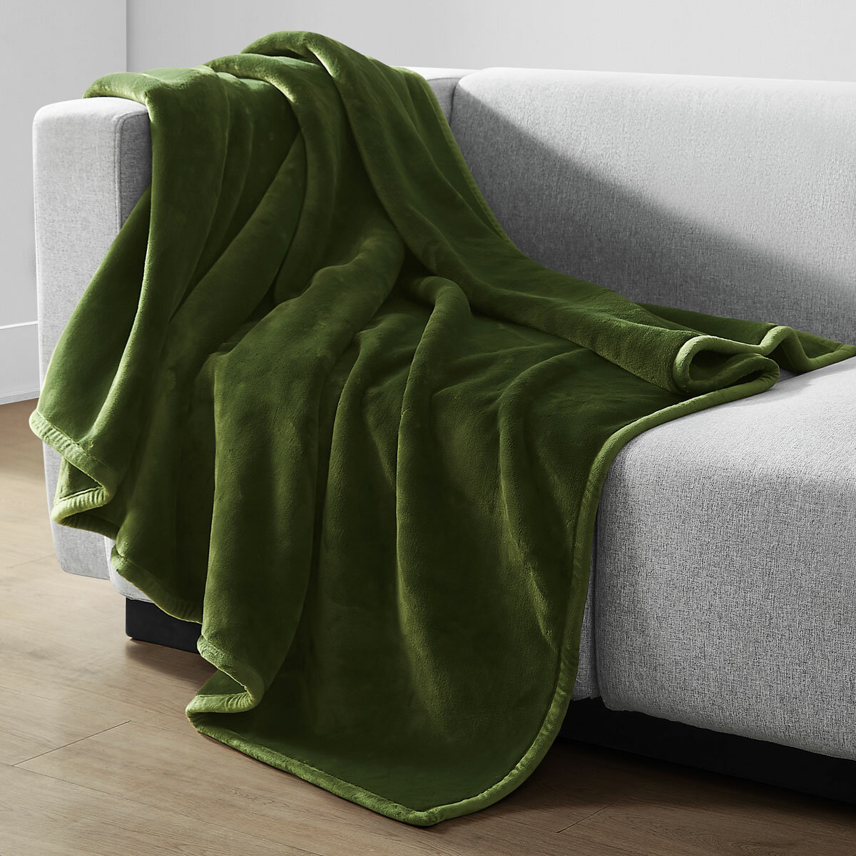 Coco Plush Throw in Green, 152 x 177 cm Coco Plush Throw in Green, 152 x 177 cm