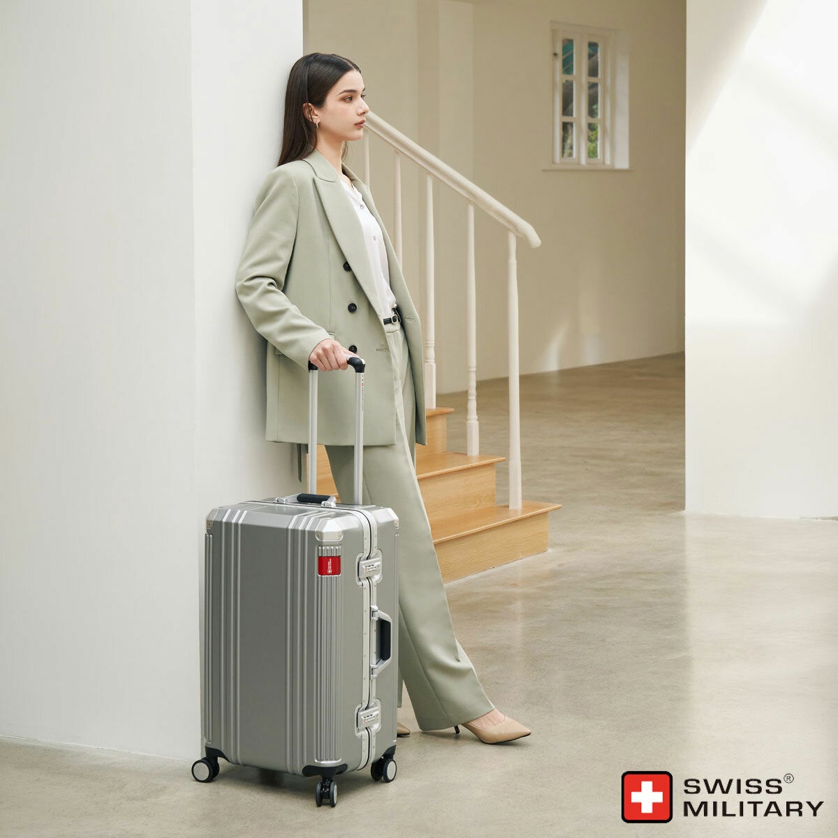 Swiss Military 63.5cm Medium Hardside Case Swiss Military 63.5cm Medium Hardside Case