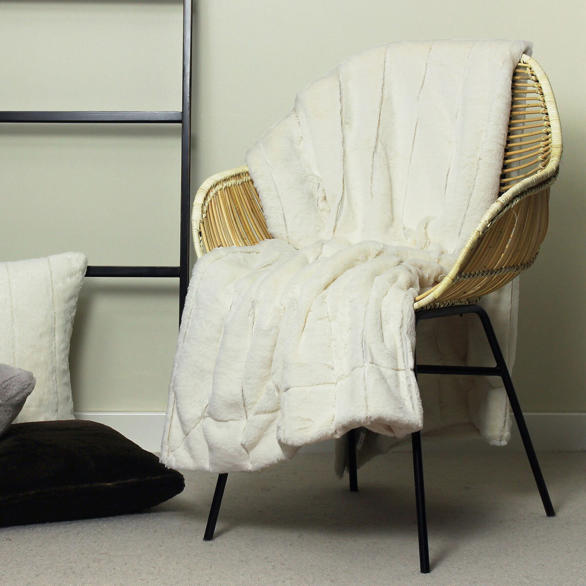 Empress Cream Faux Fur Throw, 140 x 200 cm Costco UK