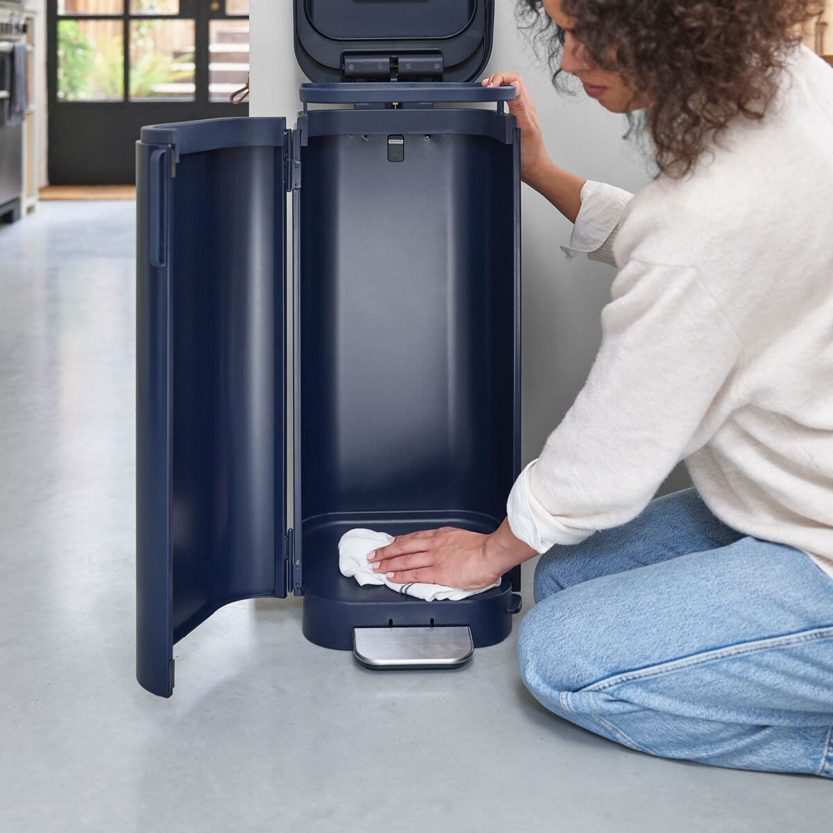 Joseph Joseph Porta 40L Bin - Midnight Blue