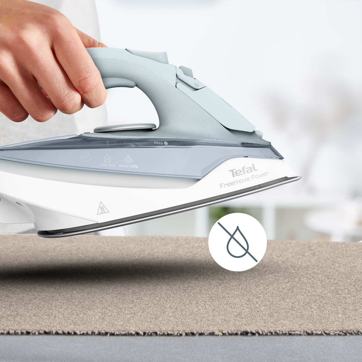 Tefal Freemove Power Steam Iron Lifestyle Image