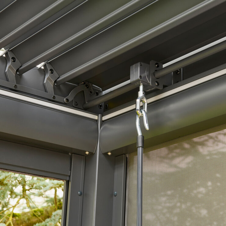 Hand crank for adjustable louvers