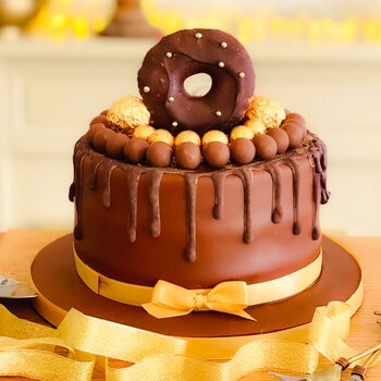 New Cakes Chocolate Drip Cake in 3 Flavours, 2.05kg