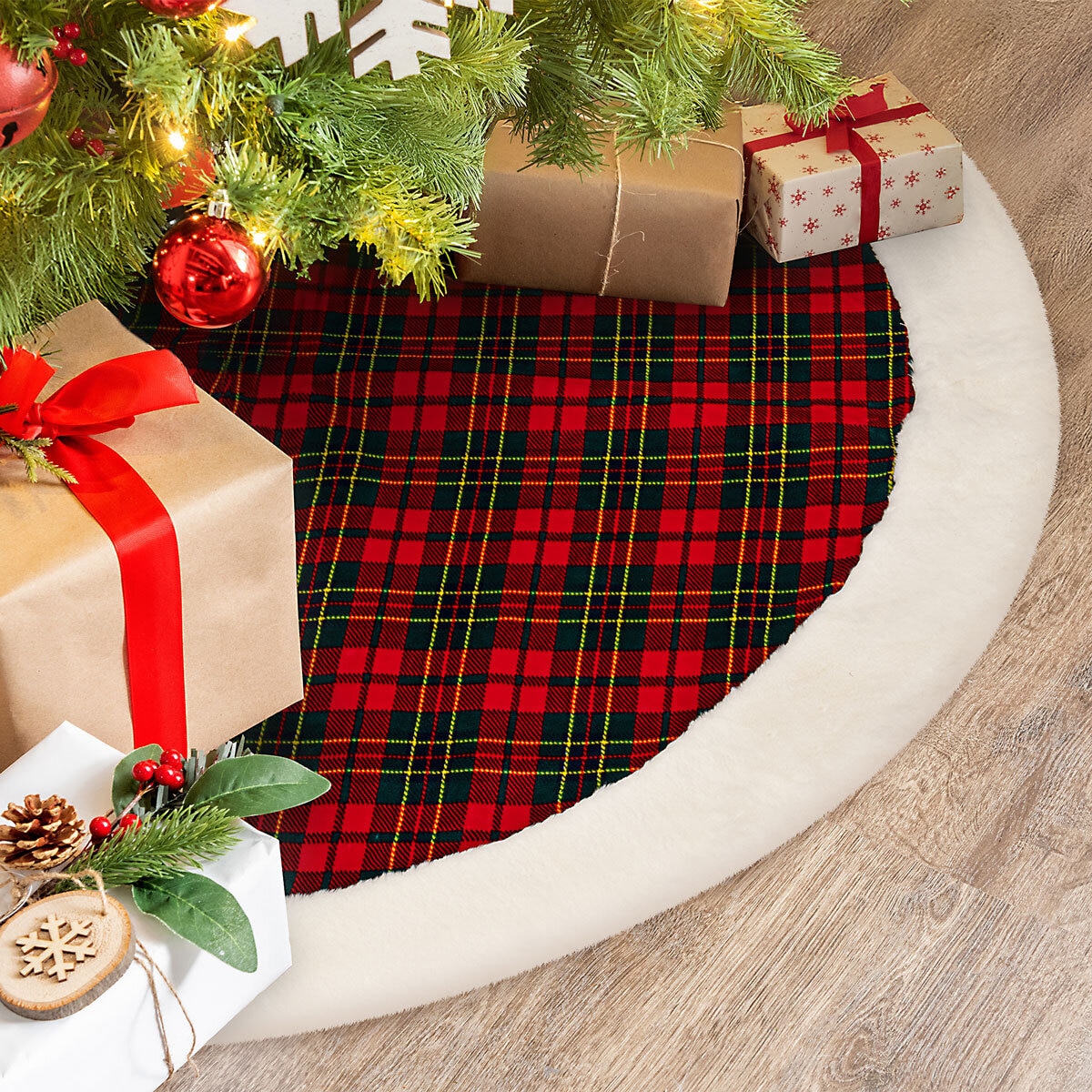 66 inch (1.68 m) Faux Fur Tree Skirt in Red & Green