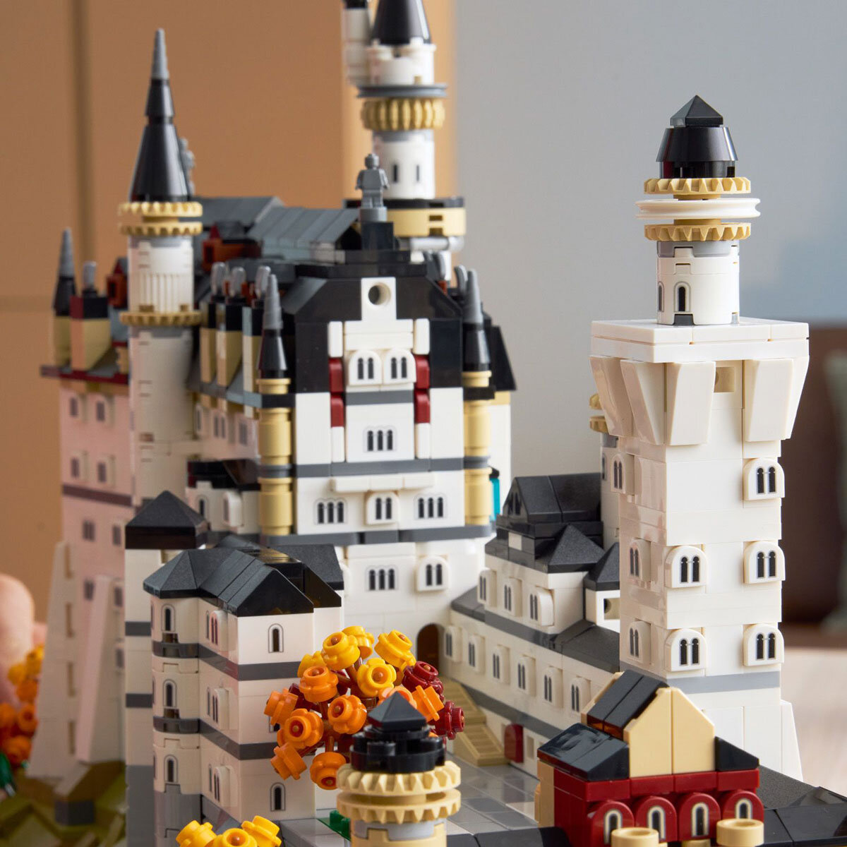 LEGO Architecture Neuschwanstein Castle - Model 21063 (18+ Years)
