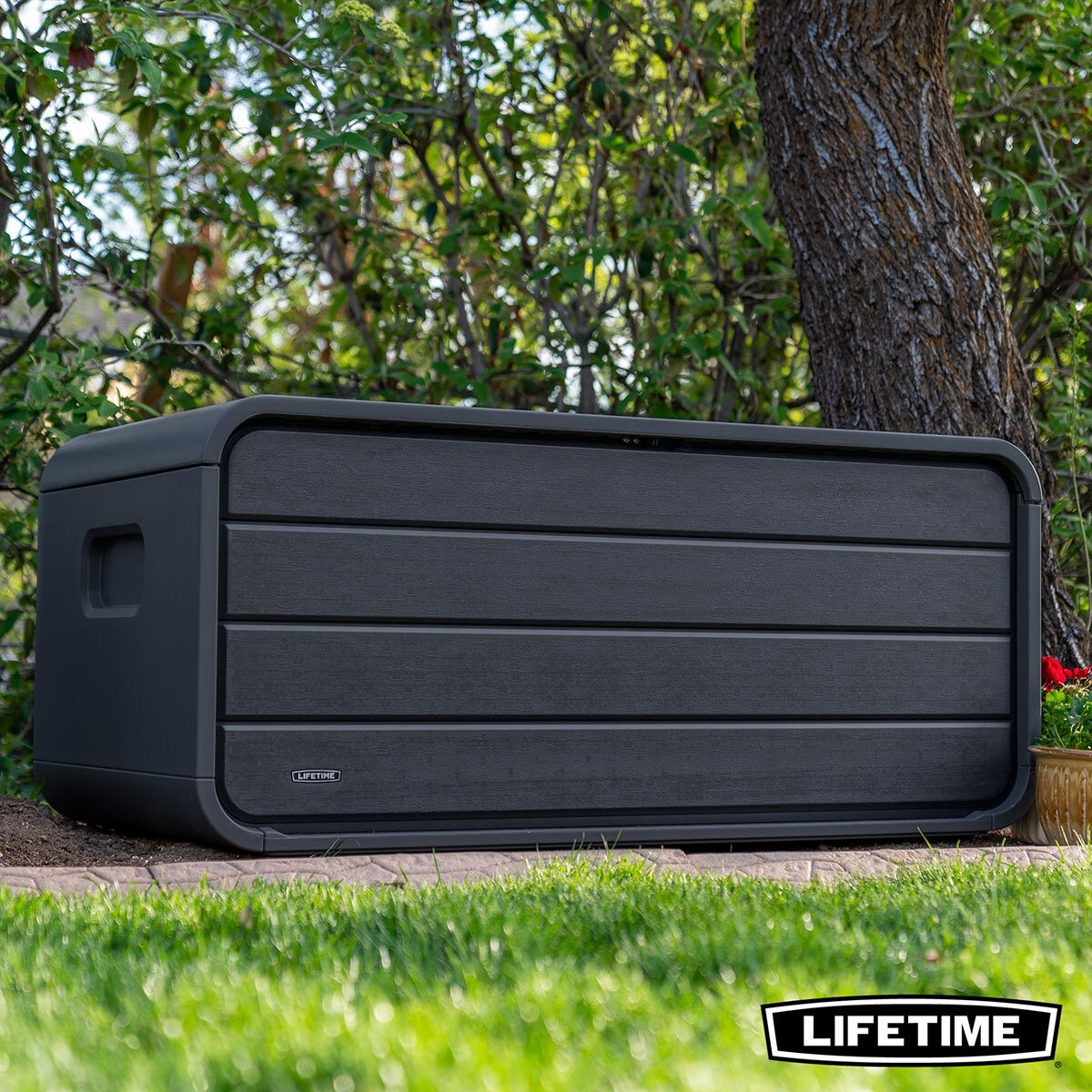 Lifetime Modern Outdoor Storage Deck Box (136 Gallon) 60367