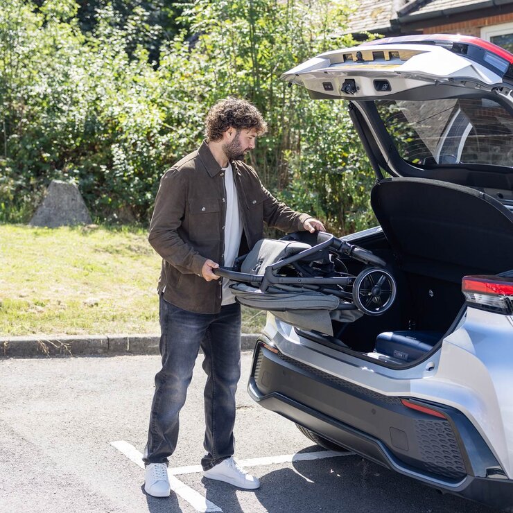 Joie Signature Parcel™ LX Lightweight Stroller in Maple