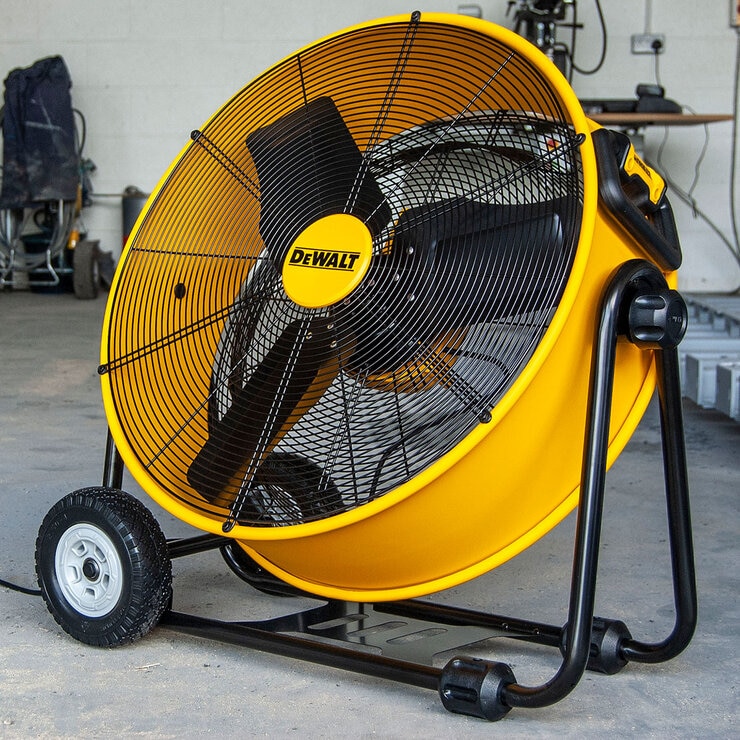 DEWALT® 24" (61cm) Industrial Floor Fan - DXF2410