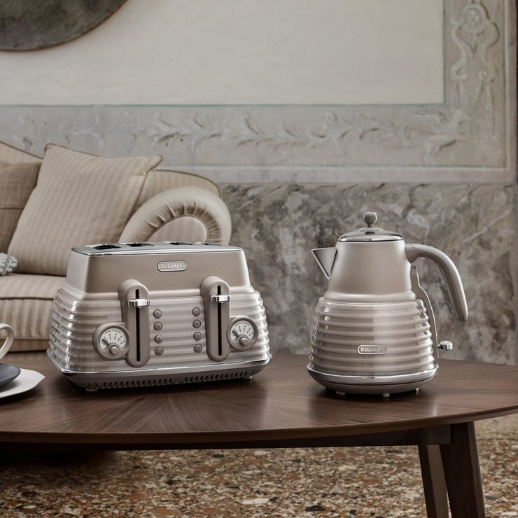 De'Longhi Scolpito Kettle & Toaster Set Champagne Costco UK