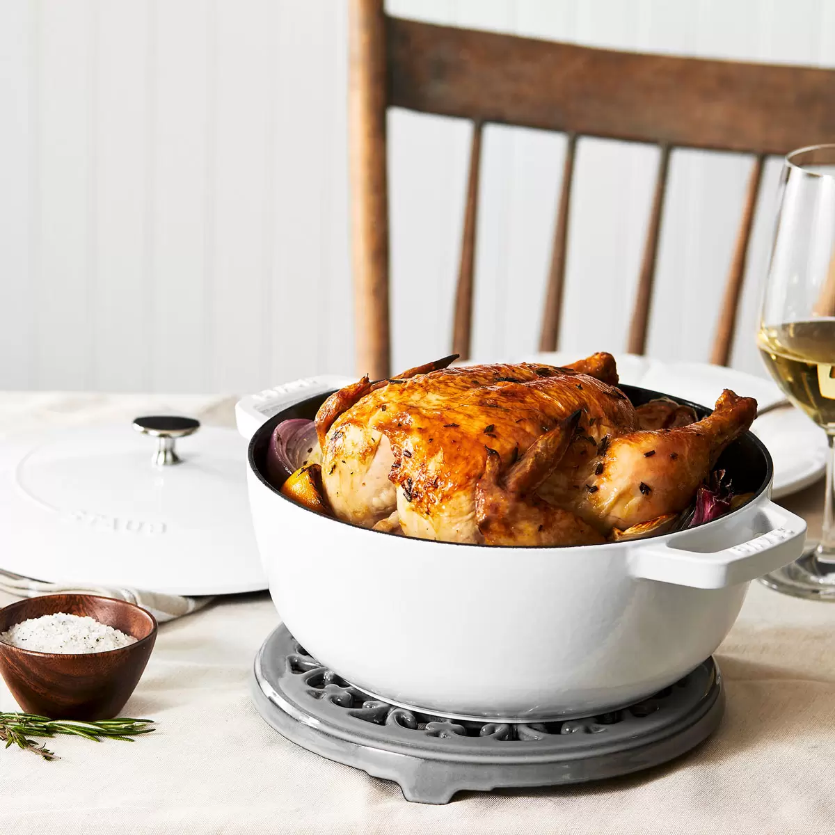 Staub 24cm Cast Iron French Oven, Pure White