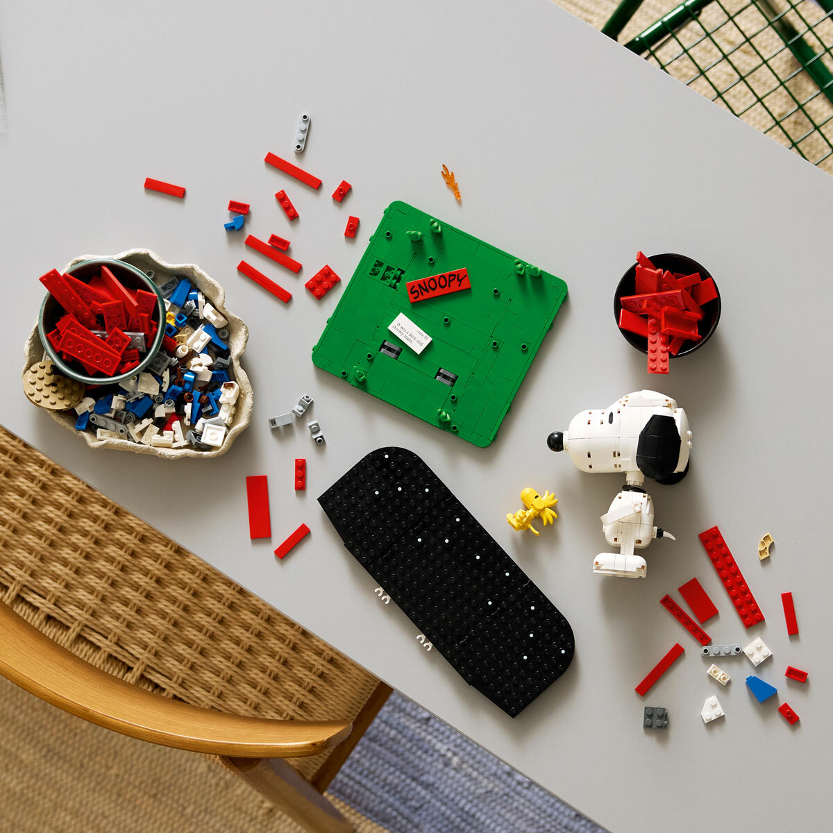 LEGO Ideas Peanuts: Snoopy's Doghouse - Model 21368 (18+ Years) LEGO Ideas Peanuts: Snoopy's Doghouse - Model 21368 (18+ Years)