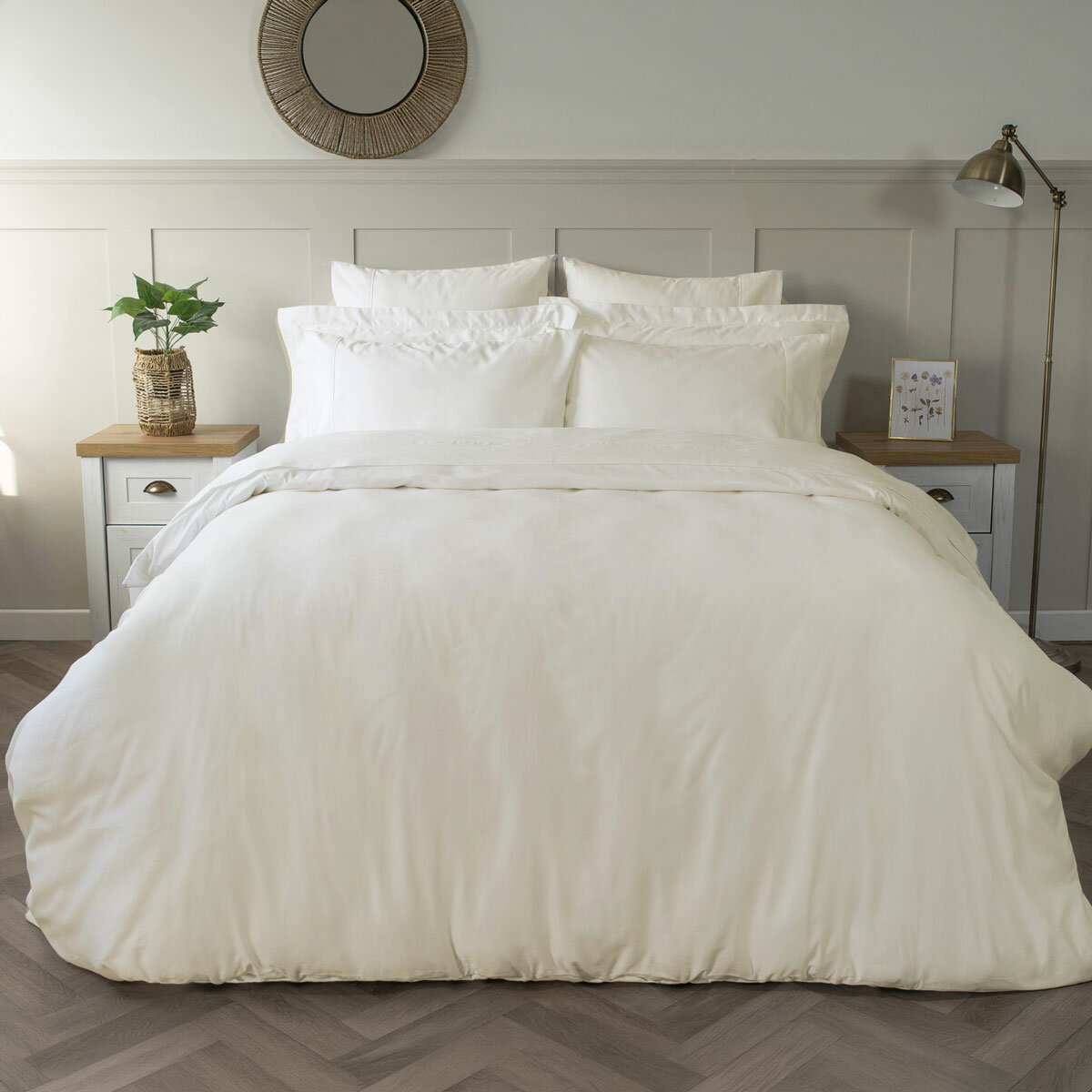 Belledorm 600 Thread Count Cotton Ivory Duvet Cover Set in 3 Sizes