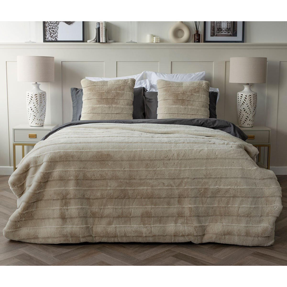 Belledorm Alaska Faux Fur Throw in Taupe, 150 x 200 cm