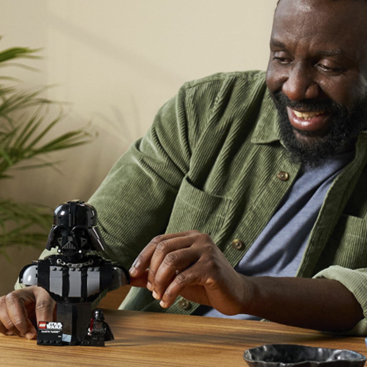 LEGO Star Wars™ Darth Vader™ Bust - Model 75439 (18+ Years)