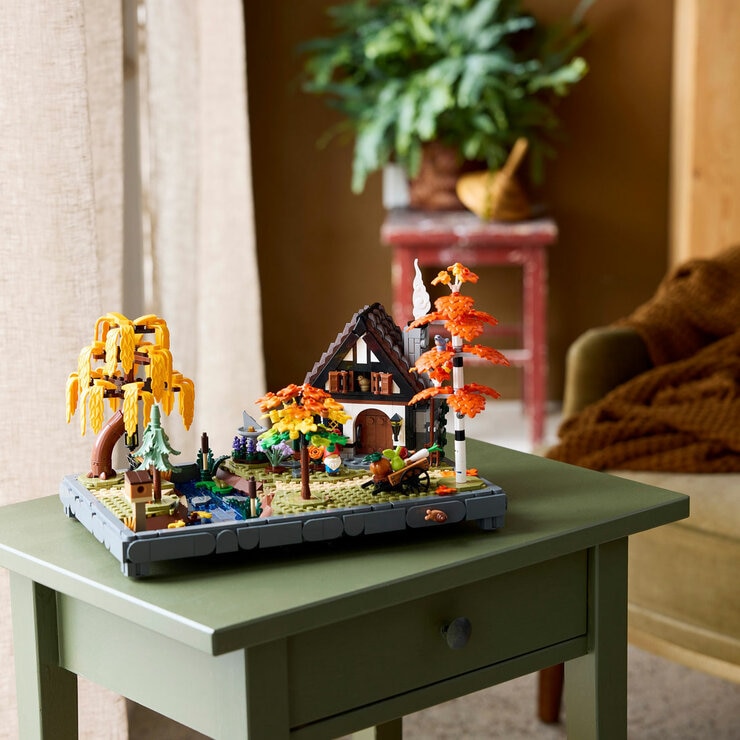 LEGO Icons Autumn Cottage Garden - Model 11372 (18+ Years)