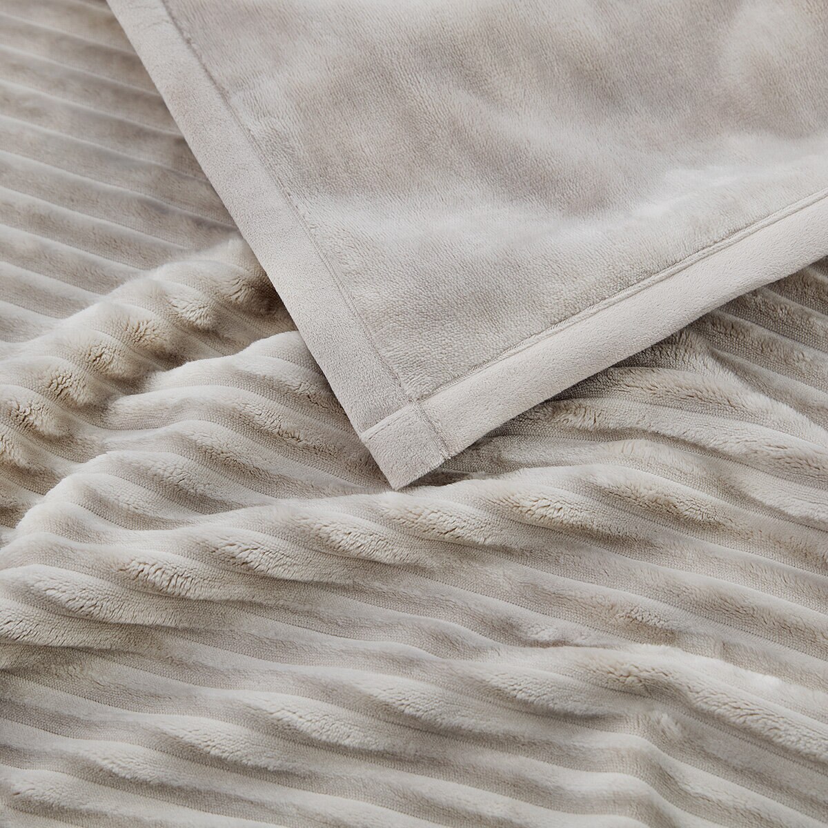 Casual Living Textured Plush Throw in Grey, 127 x 177 cm